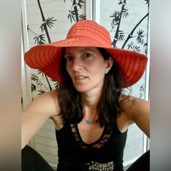 Welcome to Posher Jo's Closet! - Picture 5 of 16